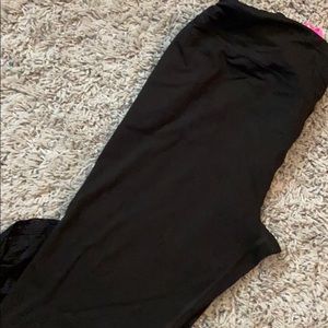VS cropped leggings.